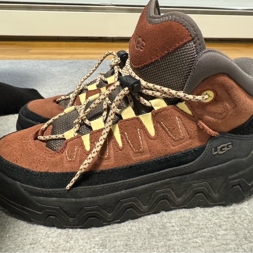 UGG Tan and Black Outdoor Boots 7.5 - Picture 2 of 3